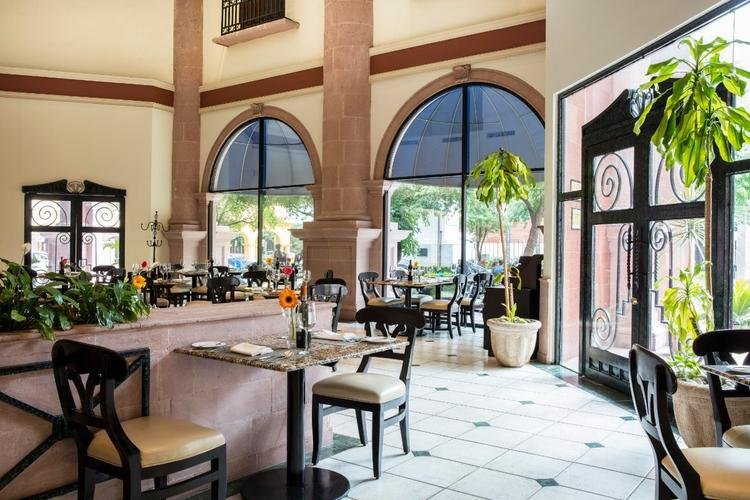 Cafetería Hotel Krystal® Monterrey Cafetería Hotel Krystal® Monterrey