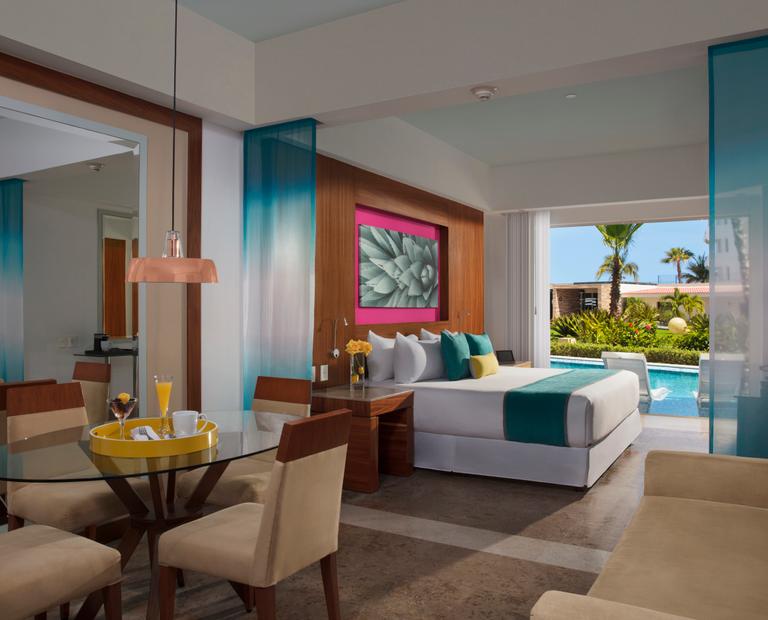 Junior suite swimout garden view king Hotel Krystal Grand® Los Cabos Junior suite swimout garden view king Hotel Krystal Grand® Los Cabos
