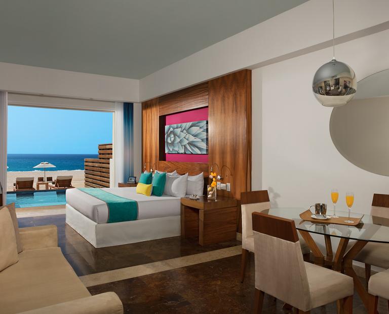 Altitude junior suite swimout ocean front king Hotel Krystal Grand® Los Cabos Altitude junior suite swimout ocean front king Hotel Krystal Grand® Los Cabos