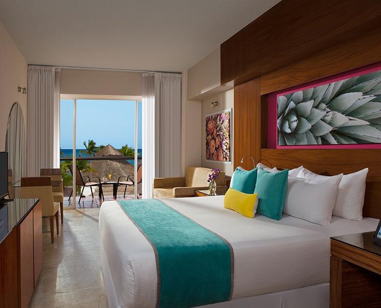 Deluxe Hotel Krystal Grand® Los Cabos Deluxe Hotel Krystal Grand® Los Cabos