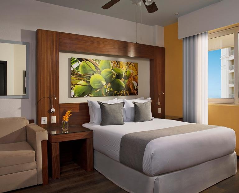 Habitación estándar cama queen Hotel Krystal Grand® Nuevo Vallarta Habitación estándar cama queen Hotel Krystal Grand® Nuevo Vallarta