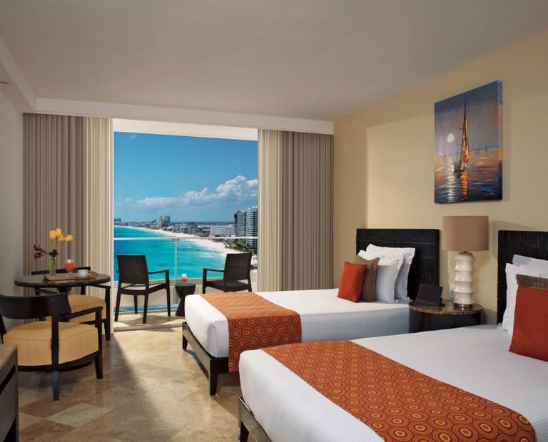 Deluxe ocean front Hotel Krystal Grand® Cancún All Inclusive