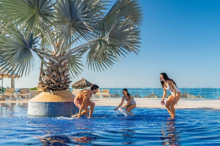 Piscina Hotel Krystal® Ixtapa Piscina Hotel Krystal® Ixtapa