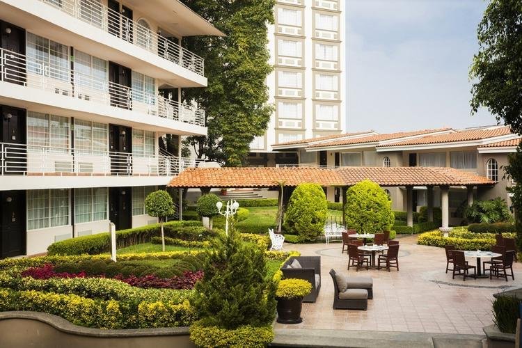 Patio Hotel Krystal® Satélite María Bárbara Ciudad de México Patio Hotel Krystal® Satélite María Bárbara Ciudad de México
