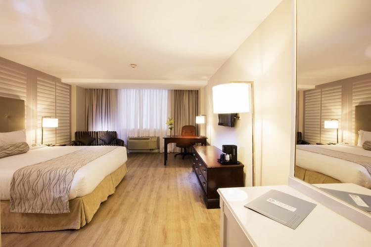 Habitación deluxe king Hotel Krystal® Satélite María Bárbara Ciudad de México Habitación deluxe king Hotel Krystal® Satélite María Bárbara Ciudad de México