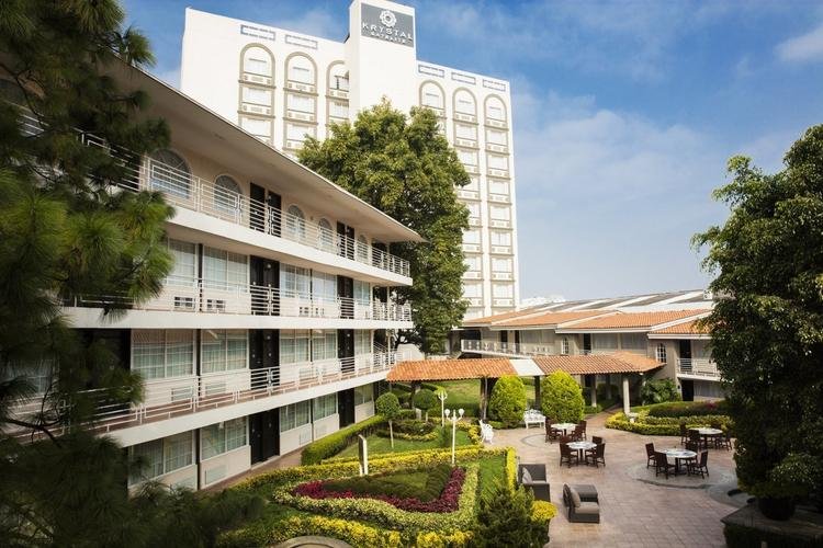 Patio Hotel Krystal® Satélite María Bárbara Ciudad de México Patio Hotel Krystal® Satélite María Bárbara Ciudad de México