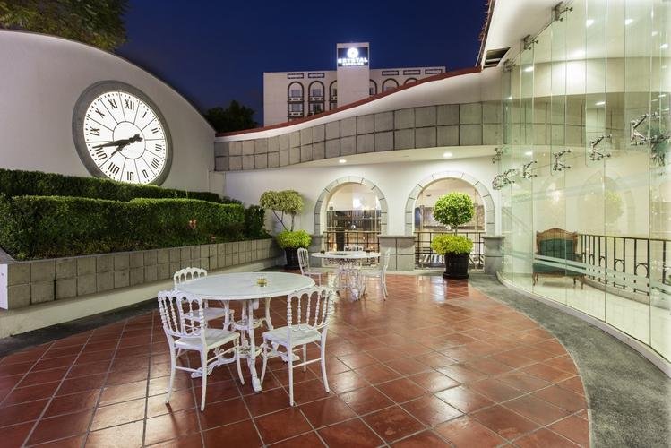 Jardín Hotel Krystal® Satélite María Bárbara Ciudad de México Jardín Hotel Krystal® Satélite María Bárbara Ciudad de México