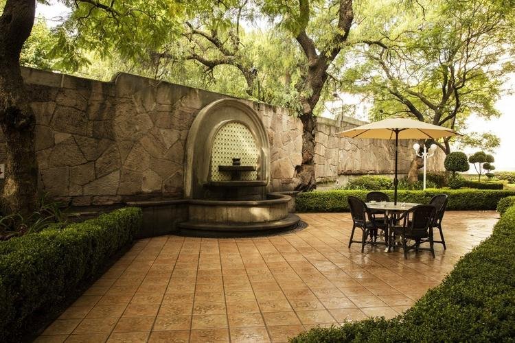 Patio trasero Hotel Krystal® Satélite María Bárbara Ciudad de México Patio trasero Hotel Krystal® Satélite María Bárbara Ciudad de México