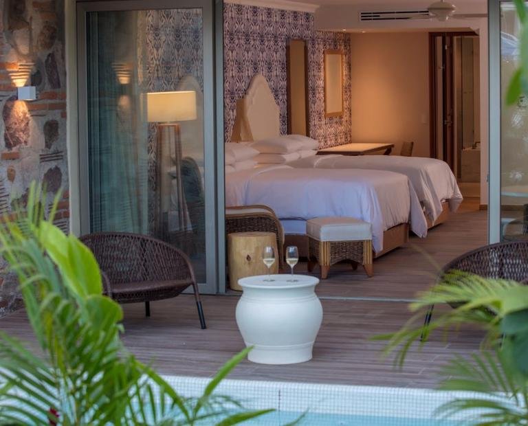 Jr. suite hacienda swim out Hotel Krystal Grand® Puerto Vallarta