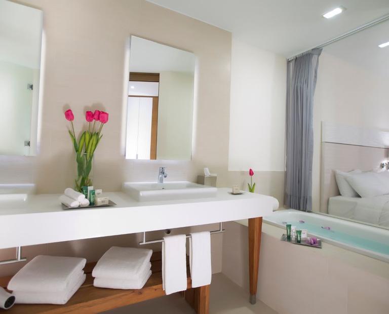 Jr. suite private pool with ocean front Hotel Krystal Grand® Puerto Vallarta Jr. suite private pool with ocean front Hotel Krystal Grand® Puerto Vallarta