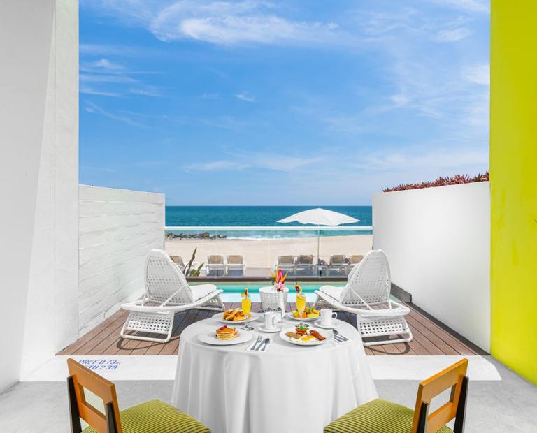 Jr. suite private pool with ocean front Hotel Krystal Grand® Puerto Vallarta Jr. suite private pool with ocean front Hotel Krystal Grand® Puerto Vallarta