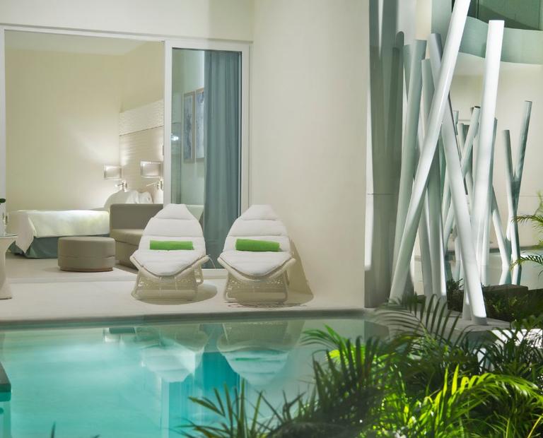 Jr. suite swim out Hotel Krystal Grand® Puerto Vallarta Jr. suite swim out Hotel Krystal Grand® Puerto Vallarta