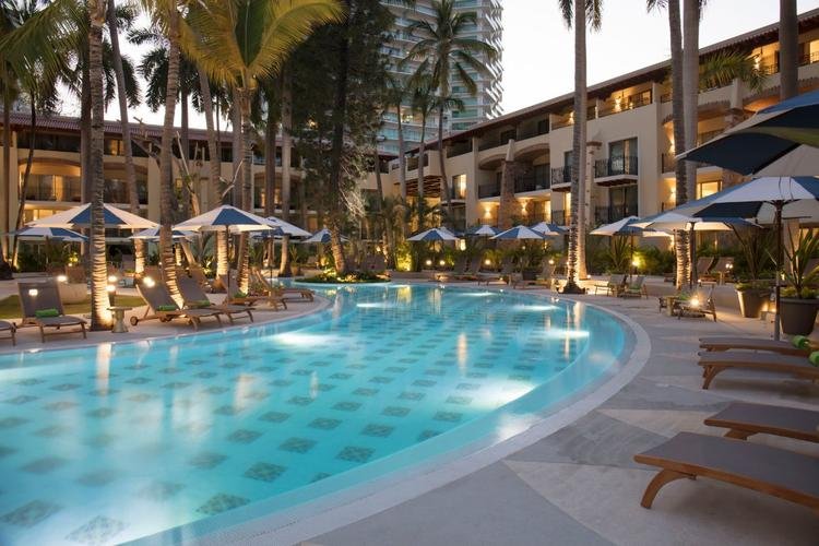 Piscina Hotel Krystal Grand® Puerto Vallarta Piscina Hotel Krystal Grand® Puerto Vallarta