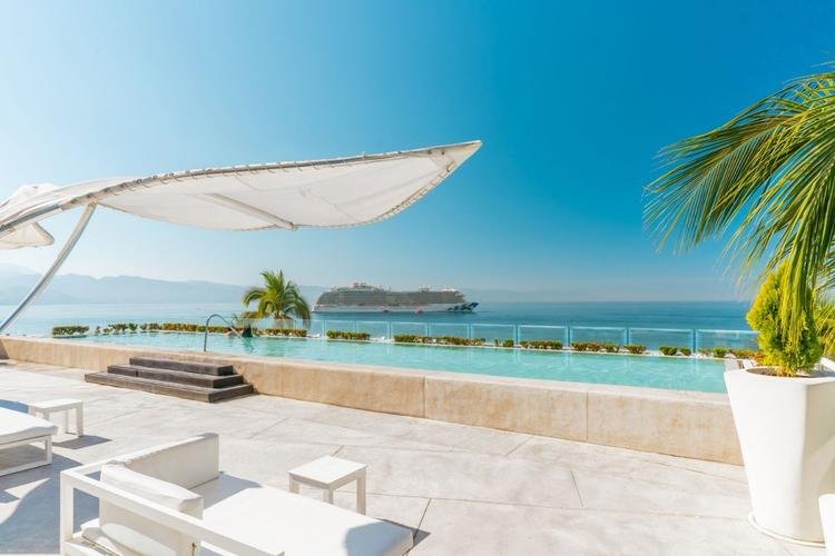 Piscina Hotel Krystal Grand® Puerto Vallarta Piscina Hotel Krystal Grand® Puerto Vallarta