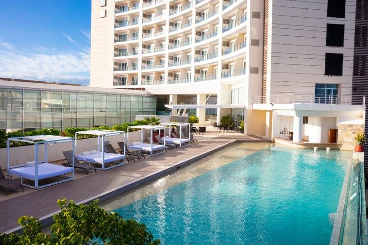 Piscina Hotel Krystal Urban Cancún & Beach Club Piscina Hotel Krystal Urban Cancún & Beach Club